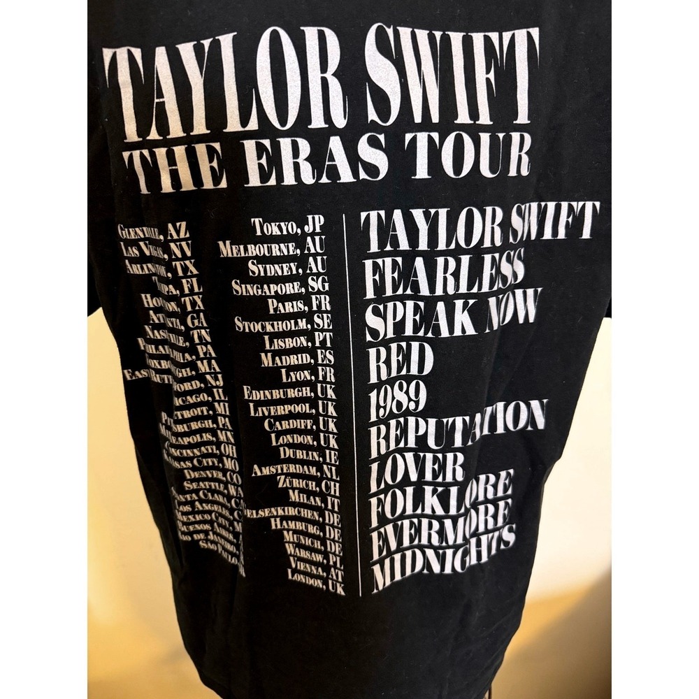 OFFICIAL Taylor Swift Merch Eras Tour T-Shirt Concert City List Small Unisex EUC